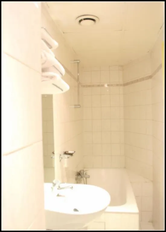 Pax Hotel Paris 18E 2*,